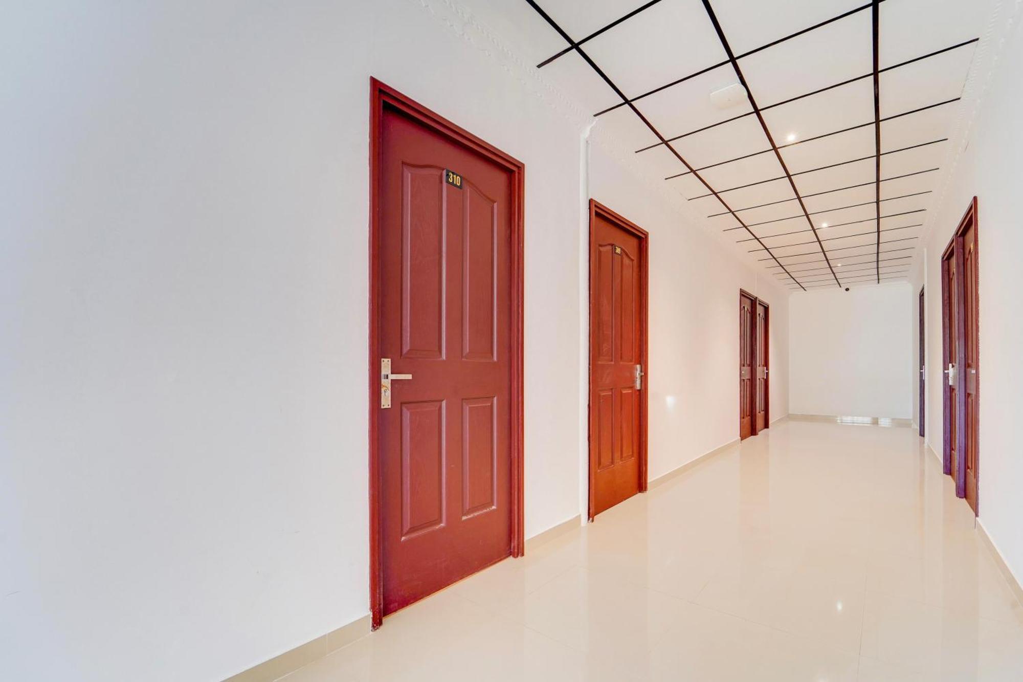 Super Hotel O Vazhakkala Kochi Exterior photo